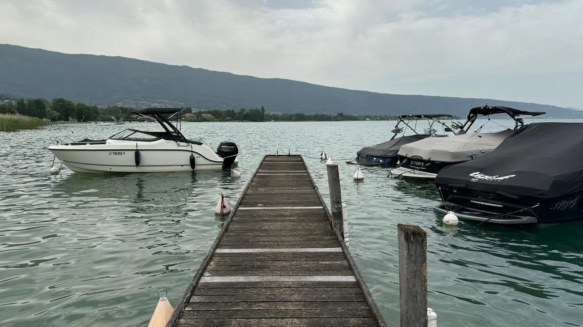 Appartement Le Beach Du Lac D'Annecy Avec Les Pieds Dans L Eau, Plage Et Ponton Prive Duingt France