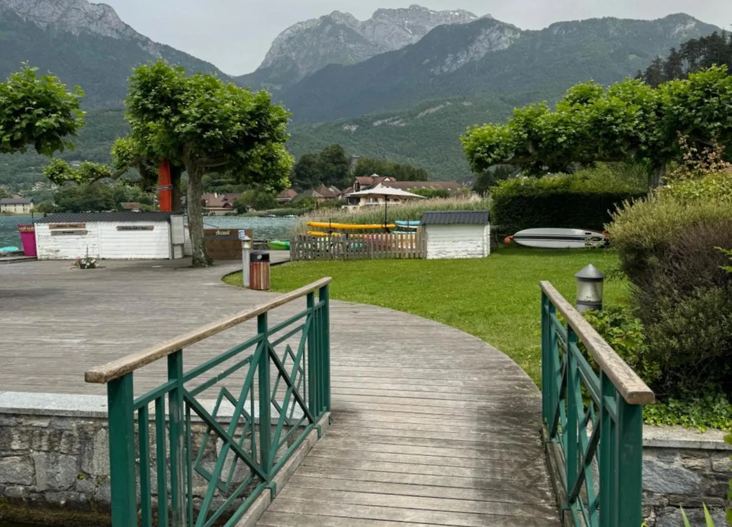 Appartement Le Beach Du Lac D'Annecy Avec Les Pieds Dans L Eau, Plage Et Ponton Prive Duingt