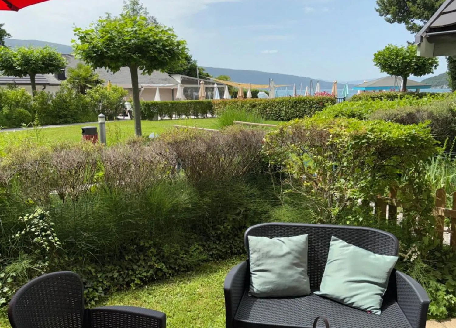 Appartement Le Beach Du Lac D'Annecy Avec Les Pieds Dans L Eau, Plage Et Ponton Prive Duingt